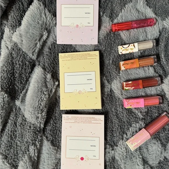 Too Faced Holiday Makeup Bundle - Picture 3 of 8